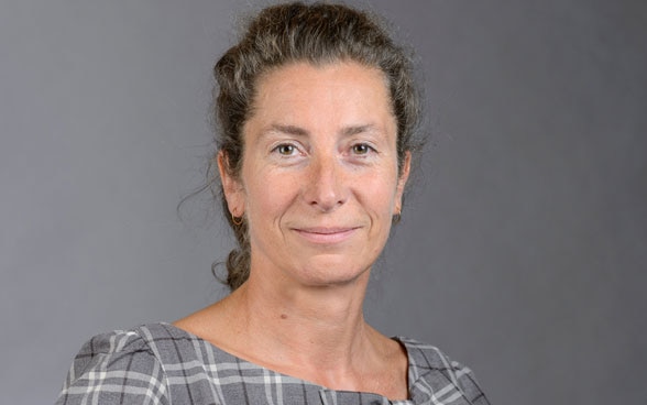 Portrait de la diplomate suisse Heidi Grau.