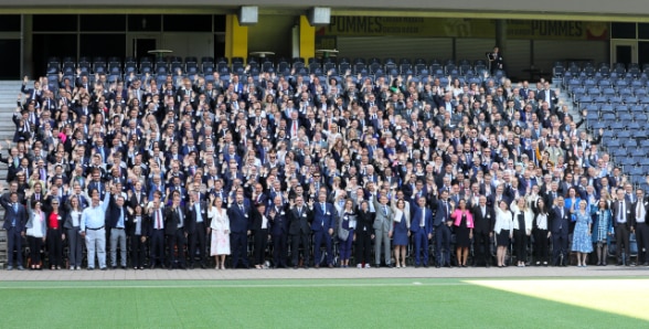 Foto di gruppo della conferenza degli ambasciatori e della rete esterna.