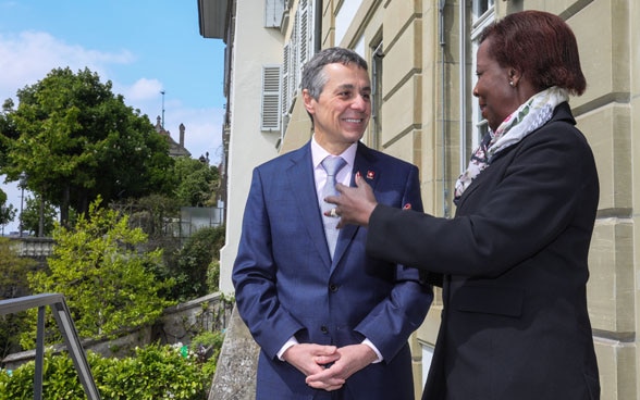 Ignazio Cassis trifft die Generalsekretärin der Frankophonie, Louise Mushikiwabo, zu Gesprächen.