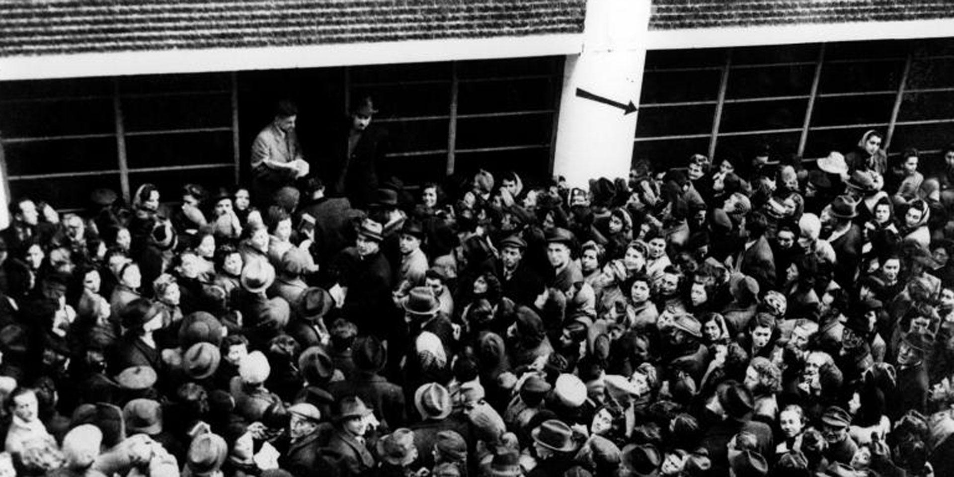 Black and white photograph of a large group of Jews asking for letters of protection in front of the Swiss legation in October 1944.