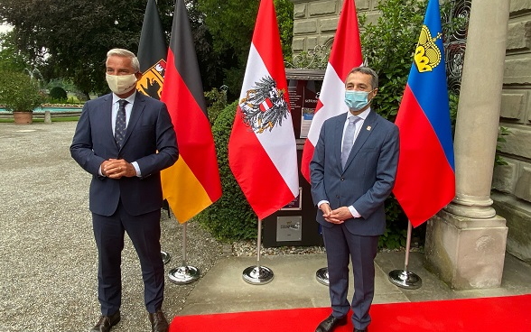Il consigliere federale Ignazio Cassis accoglie il vice primo ministro del Baden-Württemberg, Thomas Strobl.