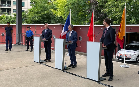 Le conseiller fédéral Cassis s'adressera aux médias, accompagné du secrétaire d'État Lemoyne et du président du Conseil d'État genevois Hodgers.