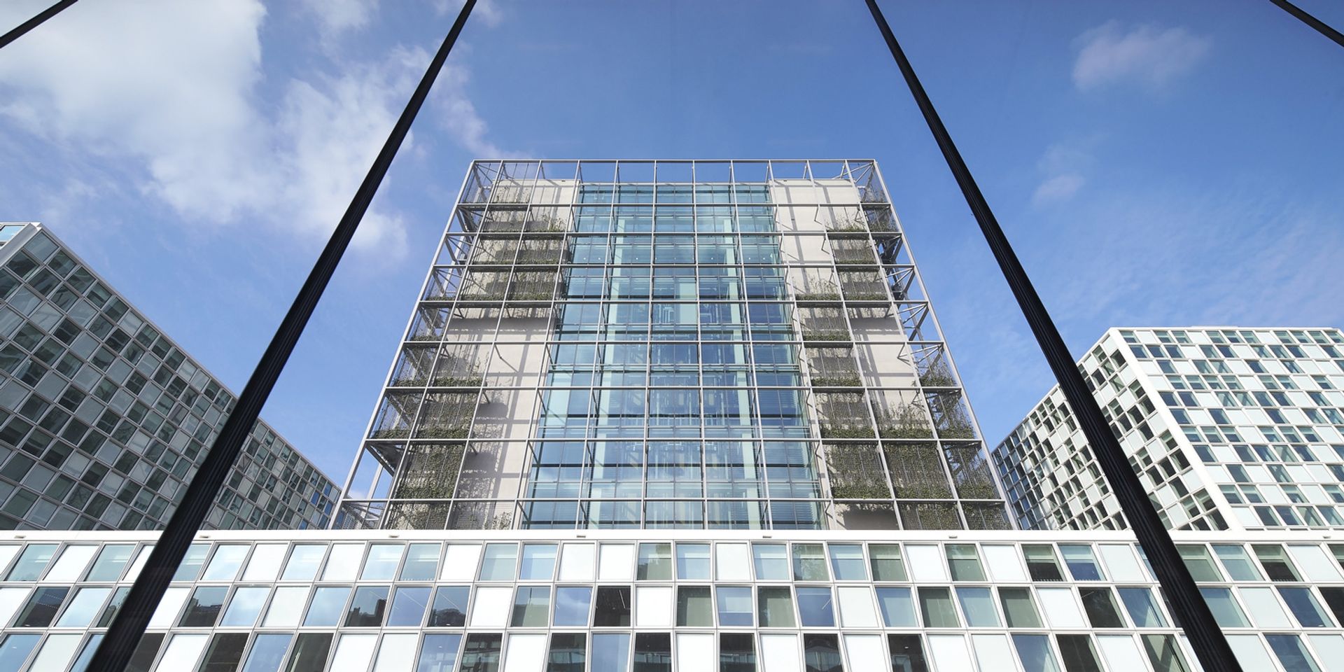 Glasfassade des ICC-Gebäudes von aussen. 