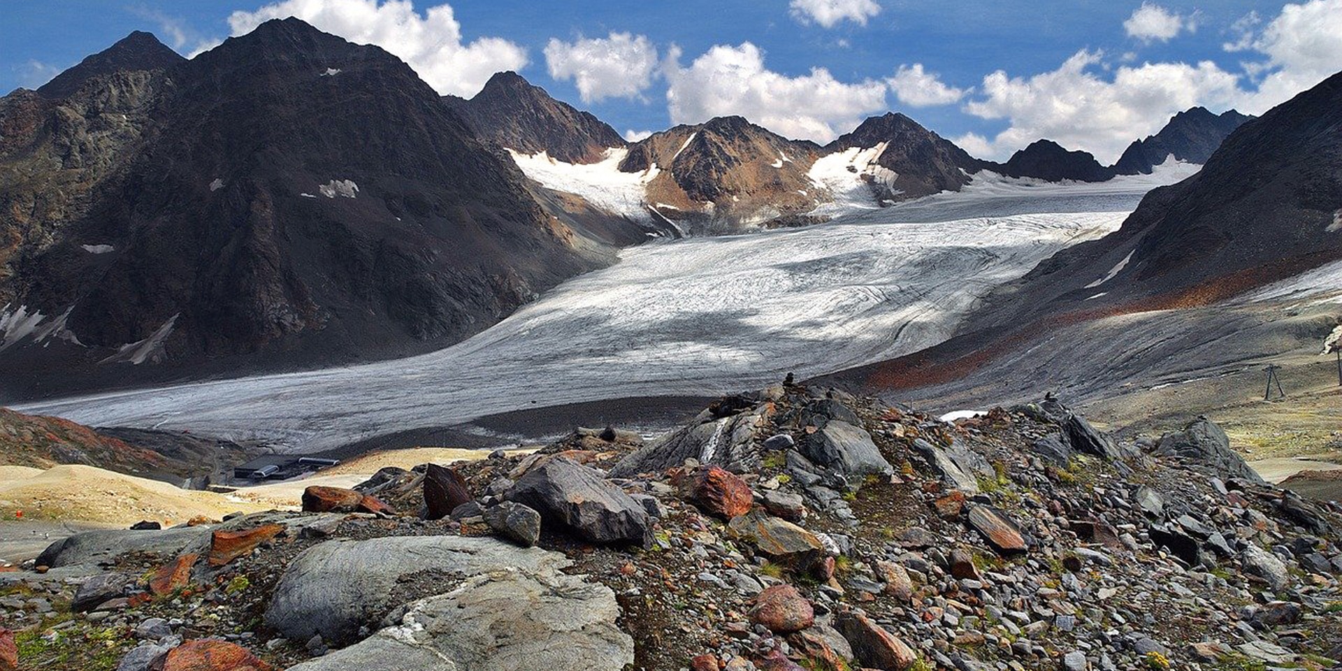  Paysage des Alpes centrales avec glacier