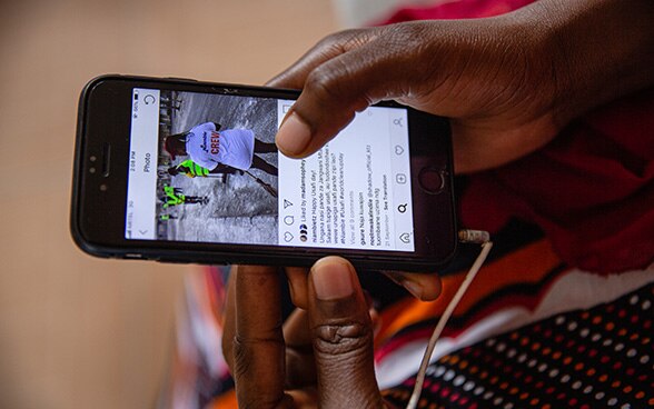 An person holds a smartphone in his hands.