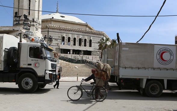 Ein humanitärer Konvoi der Roten Halbmond Bewegung in Syrien.