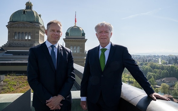 David Eray and Leendert Verbeek pose in front of the dome of the Federal Palace.