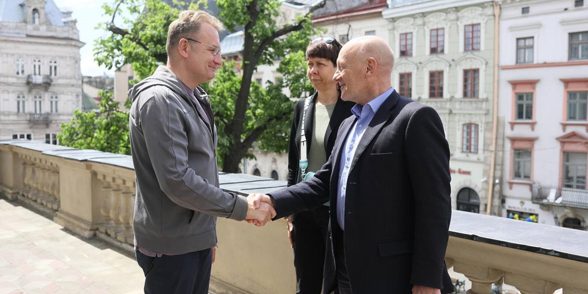 Manuel Bessler trifft Andriy Sadovy, den Bürgermeister von Lwiw.