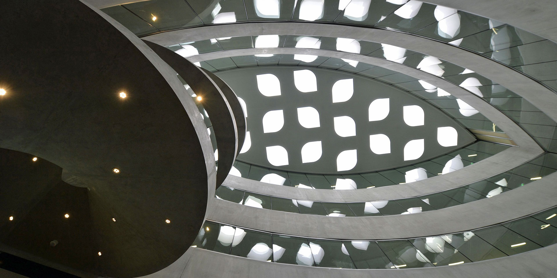 Aesthetic photograph showing the ceiling of a hall at the Maison de la Paix in Geneva.