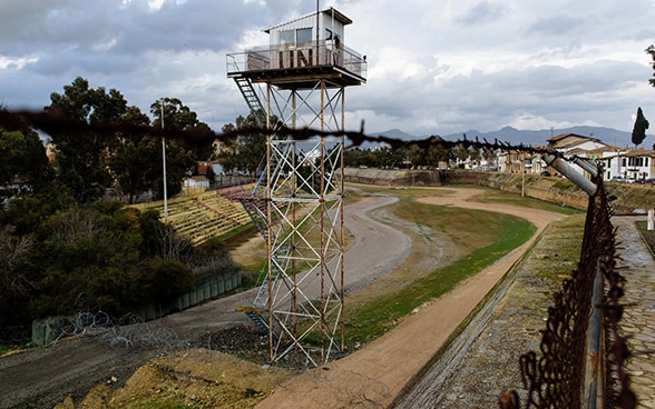 L'UNFICYP mantiene una zona cuscinetto tra le truppe di entrambi i campi. Questo dovrebbe creare le condizioni per una soluzione politica.