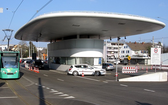 A busy border crossing in Weil am Rhein, with cars and trams.