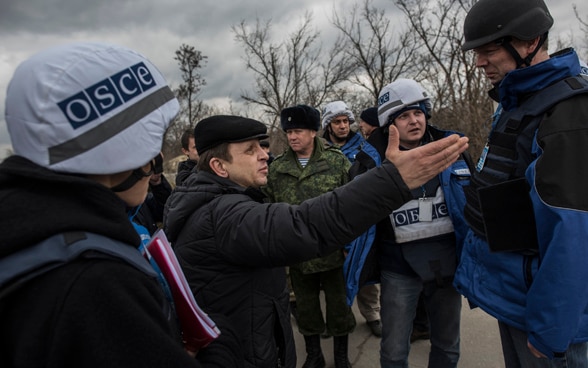 Auf Patrouille mit der OSZE Sonderbeobachtungsmission in der Ukraine.