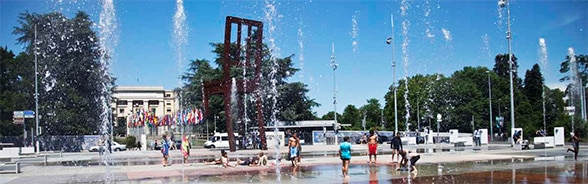 Sculpture "The Broken Chair" in Geneva, dedicated to the victims of landmines