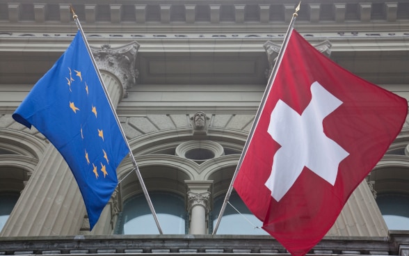 Bandiere Svizzera e UE