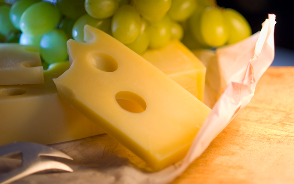 Cheese and grapes