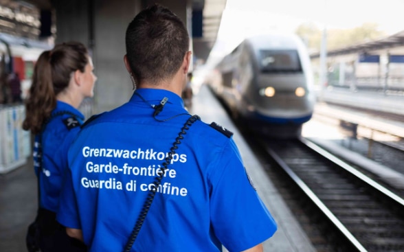 Control by Swiss border guards in a train station