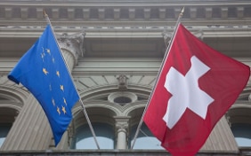 Flaggen der Schweiz und der Europäischen Union © EDA