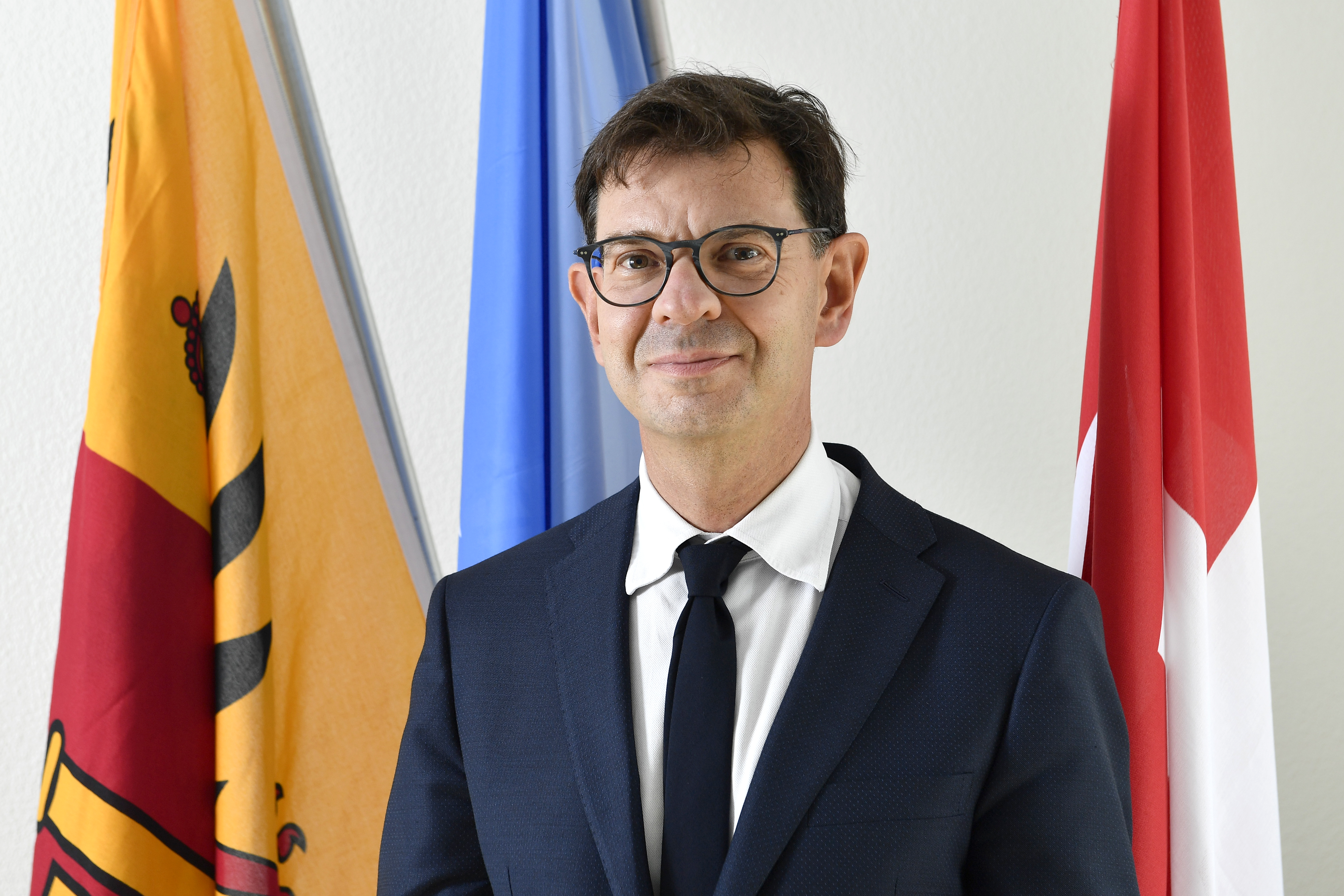 portrait homme drapeaux