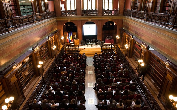 Participants au séminaire dans la bibliothèque Solvay de Bruxelles