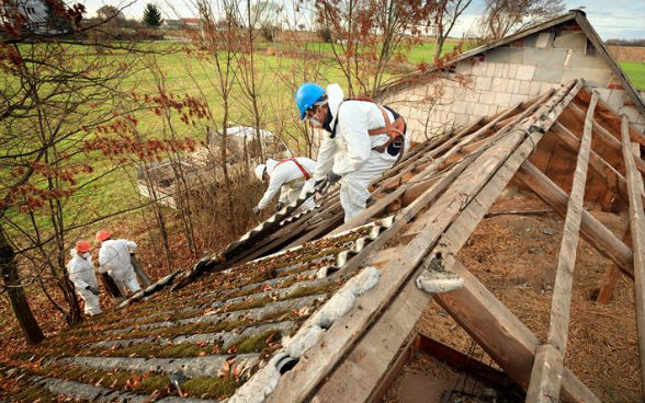 Sanierung asbesthaltiger Hausdächer