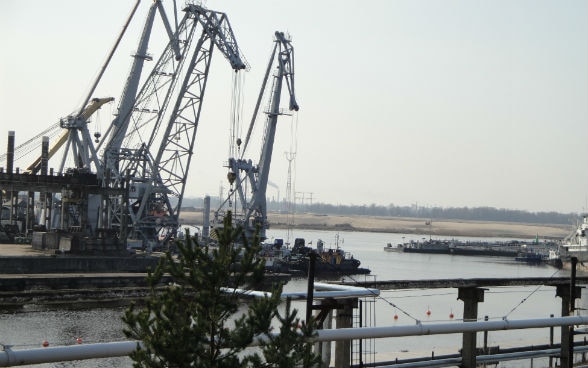 Il porto industriale di Riga, capitale della Lettonia